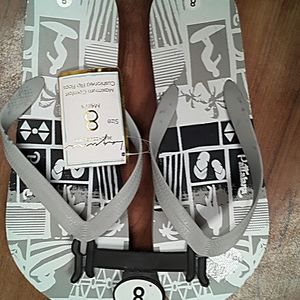 NWT Mens Laguna surfer design flops
